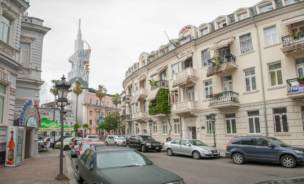 Family Hotel Batumi Exterior foto